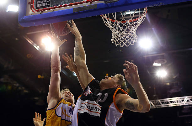 防线在面对 防线在面对